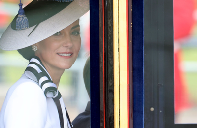 Công nương Kate Middleton tái xuất hiện thanh lịch trong ngày sinh nhật Vua Charles III