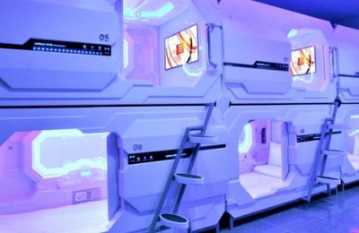 Trải nghiệm qua đêm trong khách sạn tổ kén tại TP.HCM