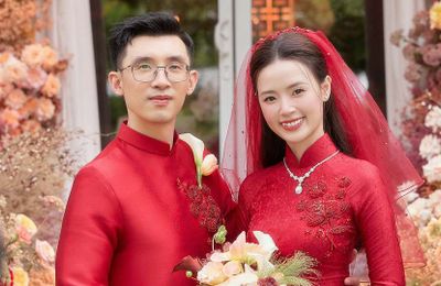 Vừa dắt tay Midu bước vào biệt thự hào môn, mẹ thiếu gia Minh Đạt loay hoay làm 1 hành động gây bất ngờ
