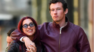 Yêu như Dua Lipa và Callum Turner