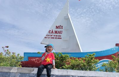Đất nước Việt Nam hùng vĩ, tươi đẹp qua lời kể của nữ phượt thủ nhiều năm đưa con đi du lịch bằng xe máy