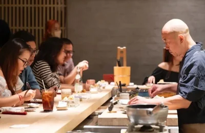 Omakase - Phong cách ăn lạ được Trấn Thành và giới nhà giàu Việt cực ưa chuộng: Không được chọn món, không biết trước giá... nhưng số tiền phải trả gây choáng!