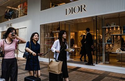 Đổ xô mua trang sức phong thủy hợp mệnh từ Dior, Gucci