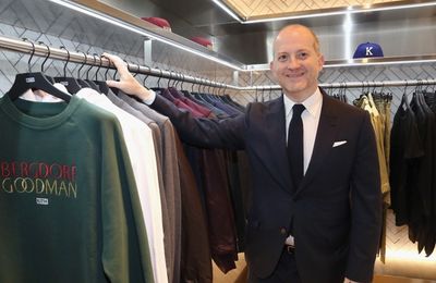Burberry thay CEO giữa cơn bão suy thoái