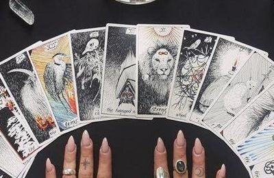 Review: Những phẩm chất cần có của một Tarot Reader