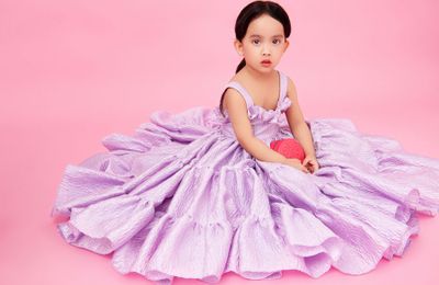 Con gái NTK Đỗ Mạnh Cường diện túi xách giá hàng chục triệu đồng