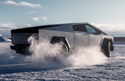 Tesla Cybertruck là xe trên 100.000 USD bán chạy nhất Mỹ