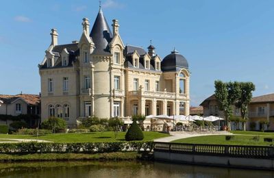 Château pháo đài, cao đài, lâu đài và… tượng đài