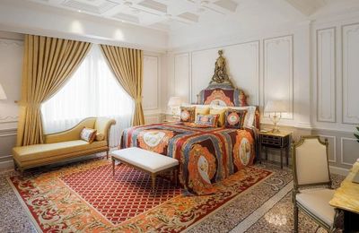 Cảnh xa hoa trong khách sạn đầu tiên của Versace ở châu Á