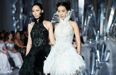 Chung Thanh Phong hiện thực hóa giấc mơ thời trang với 80 thiết kế Haute Couture limited