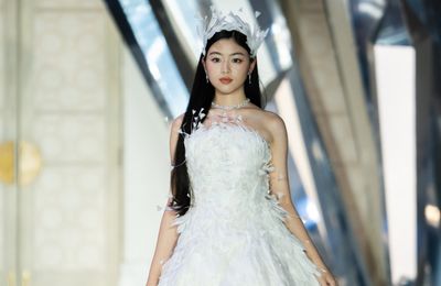 Lọ Lem "xé truyện bước ra", lần đầu catwalk trong show diễn của NTK Chung Thanh Phong