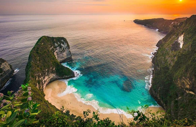 Bãi biển đẹp thứ hai của châu Á, được ví như đuôi khủng long dẫn đến biển xanh giữa lòng Bali