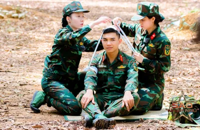 Sao nhập ngũ tập 4: Cõng thương binh 75kg, Uyển Ân được tuyên dương