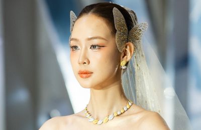 1 NTK Việt "chơi lớn" khi đưa trang sức kim cương hàng chục tỷ đồng vào show diễn, chế tác giới hạn cho mẫu váy cưới "thần tiên"