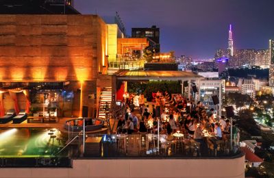 Sài Gòn thu nhỏ trong tầm mắt với 5 rooftop đỉnh cao cho những "tâm hồn xê dịch"