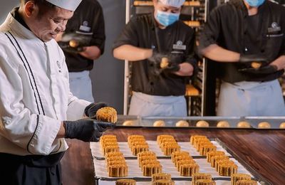 Có gì bên trong những hộp bánh trung thu tiền triệu nhưng vẫn ‘cháy hàng’?