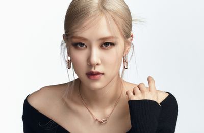 Chỉ với bức ảnh chụp vội, Rosé giúp một đôi giày được săn đón