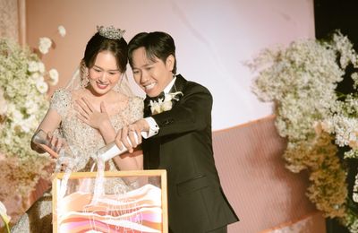 Chiếc váy cưới đính 1000 viên pha lê của vợ Anh Đức