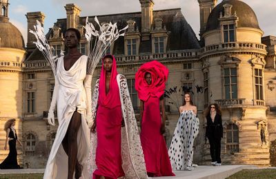 Valentino thay đổi lịch trình trình diễn thời trang dưới sự dẫn dắt của tân giám đốc sáng tạo Alessandro Michele