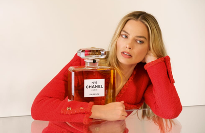 Margot Robbie chính thức trở thành gương mặt đại diện của Chanel N°5