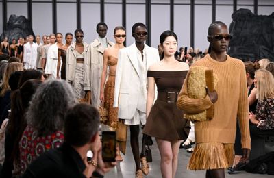 BST Michael Kors Xuân Hè 2025: Sức quyến rũ của sự sang trọng thầm lặng