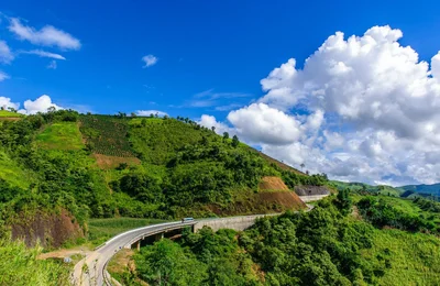 Những cung đường xuyên mây ở Tây Bắc khiến phượt thủ mê mẩn