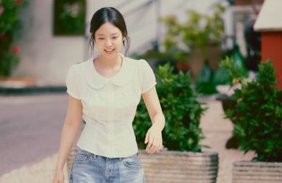 Những bản phối “cottagecore” của Jennie (BLACKPINK) trong “My Name Is Gabriel”
