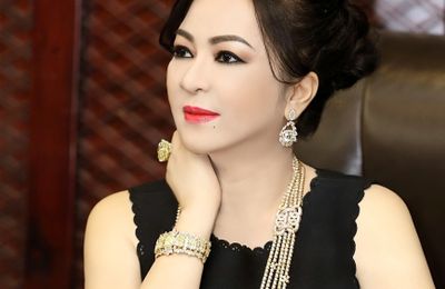 CĐM ‘choáng váng’ khi nghe giá loạt đồ trang sức bà Phương Hằng đeo trong phiên livestream ngày 29/9