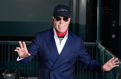 BST Tommy Hilfiger Xuân-Hè 2025: Bến cảng New York nhộn nhịp tái hiện phong cách Preppy cổ điển