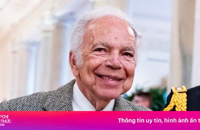 NTK tỷ phú đầu tiên nhận Huân chương Tự do từ ông Biden