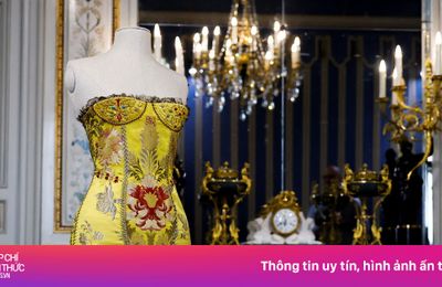 Lần đầu haute couture được trưng bày ở bảo tàng Louvre