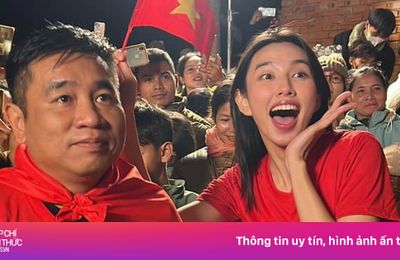 Hoàng Bách, Thùy Tiên cổ vũ tuyển Việt Nam