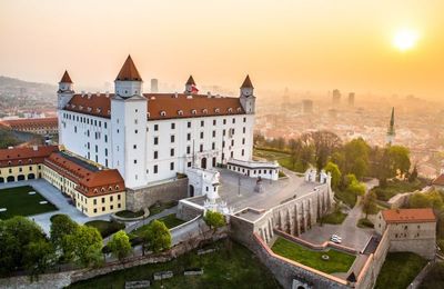 Tour Tết Đông Âu 11N10Đ: Xuân rực rỡ tại 6 quốc gia cổ kính