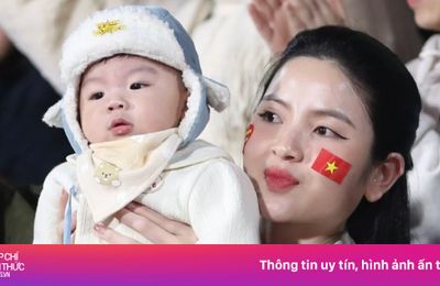 Vợ Quang Hải, Văn Hậu 'ghi bàn' trên khán đài