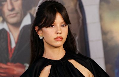Váy xuyên thấu của Dior làm dậy sóng Hàn Quốc