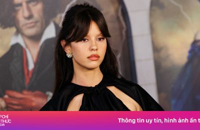 Váy xuyên thấu của Dior làm dậy sóng Hàn Quốc