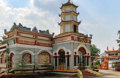 Nét đẹp chùa cổ Nam Bộ: Dấu ấn ‘Ôn cố tri tân’ nơi cổng chùa Sắc Tứ Tam Bảo