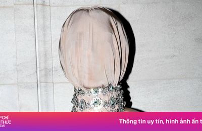 Kim Kardashian lại làm lố