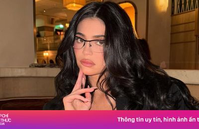 Kylie Jenner khéo khoe nâng ngực