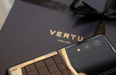 Vertu Quantum Flip Full Gold - món quà công nghệ cho người xứng tầm