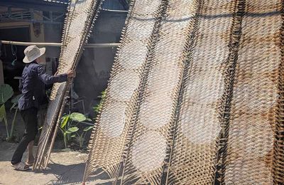 Khám phá làng nghề bánh tráng Thuận Hưng hàng trăm tuổi ở đất Tây Đô