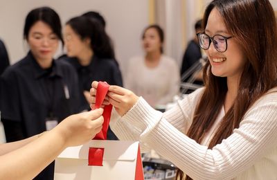 Kính mắt Jins được lòng giới trẻ Việt