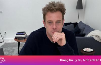 Thực hư bức ảnh người đàn ông ngồi xem tarot gây sốt MXH