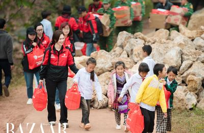 Phương Anh Đào nhói tim khi đến Thanh Hóa và Sơn La từ thiện