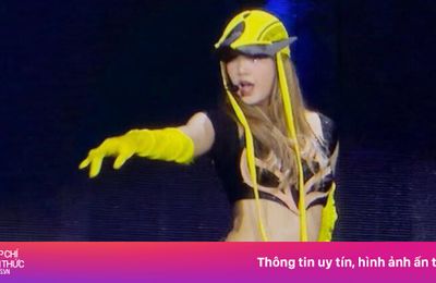 Trang phục bó sát gây phản cảm của Lisa