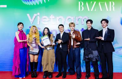 Dàn nghệ sĩ Vũ Trụ “Say Hi” cùng Vie Channel by DatVietVAC nâng cúp Vietnam iContent 2025
