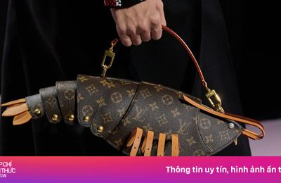 18.000 USD cho túi xách hình con tôm hùm