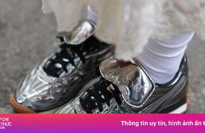 Sneaker đế cao lỗi thời, màu kim loại vẫn được yêu thích