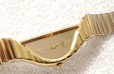 Đồng hồ Seiko 'nửa vầng trăng' được săn đón