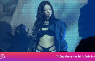 Tranh cãi gay gắt vì Jennie, Lisa ngày càng hớ hênh